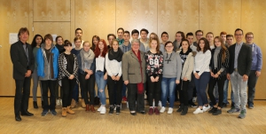 Am 10. Oktober besuchten rund 130 Schülerinnen und Schüler der Robert-Schuman-Realschule Waldshut den Deutschen Bundestag. Mit einer kleineren Gruppe kam die Abgeordnete Gabriele Schmidt MdB zu einem Gespräch in Waldshut zusammen. 